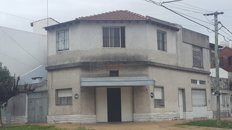 VENTA EN ESQUINA IDEAL INVERSOR