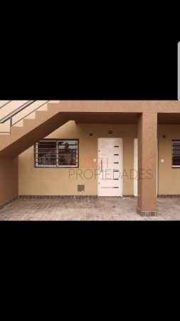 ALQUILER MONOAMBIENTE CON PATIO Y COCHERA SIN EXPENSAS!