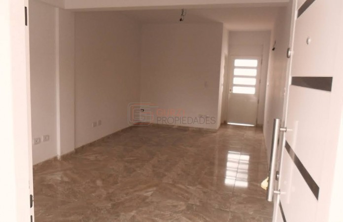 ALQUILER MONOAMBIENTE CON PATIO Y COCHERA SIN EXPENSAS!