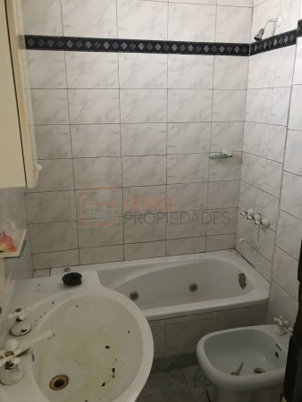 IDEAL CONSTRUCTOR - 2 CASAS SOBRE IMPORTANTE AVENIDA!!