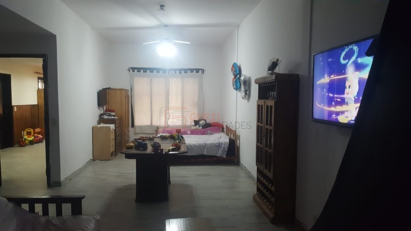 IDEAL CONSTRUCTOR - 2 CASAS SOBRE IMPORTANTE AVENIDA!!