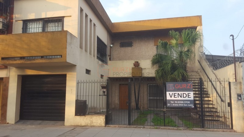 IDEAL CONSTRUCTOR - 2 CASAS SOBRE IMPORTANTE AVENIDA!!