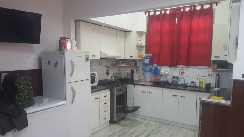 IDEAL CONSTRUCTOR - 2 CASAS SOBRE IMPORTANTE AVENIDA!!