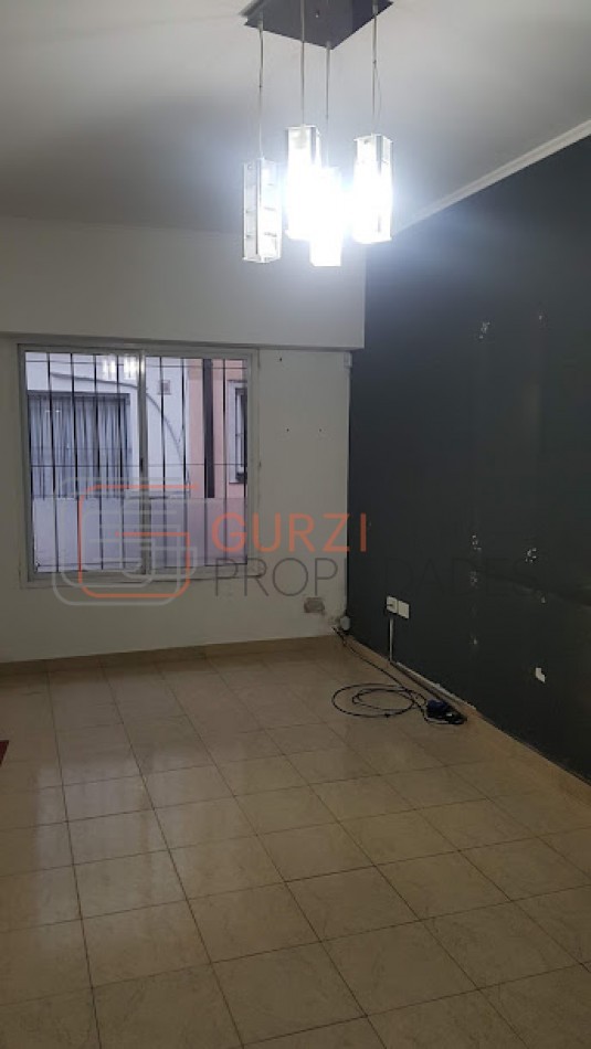 VENTA DPTO 2 AMB Y 1/2 AL FRENTE CON BALCON