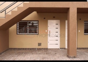 ALQUILER MONOAMBIENTE CON PATIO Y COCHERA SIN EXPENSAS!